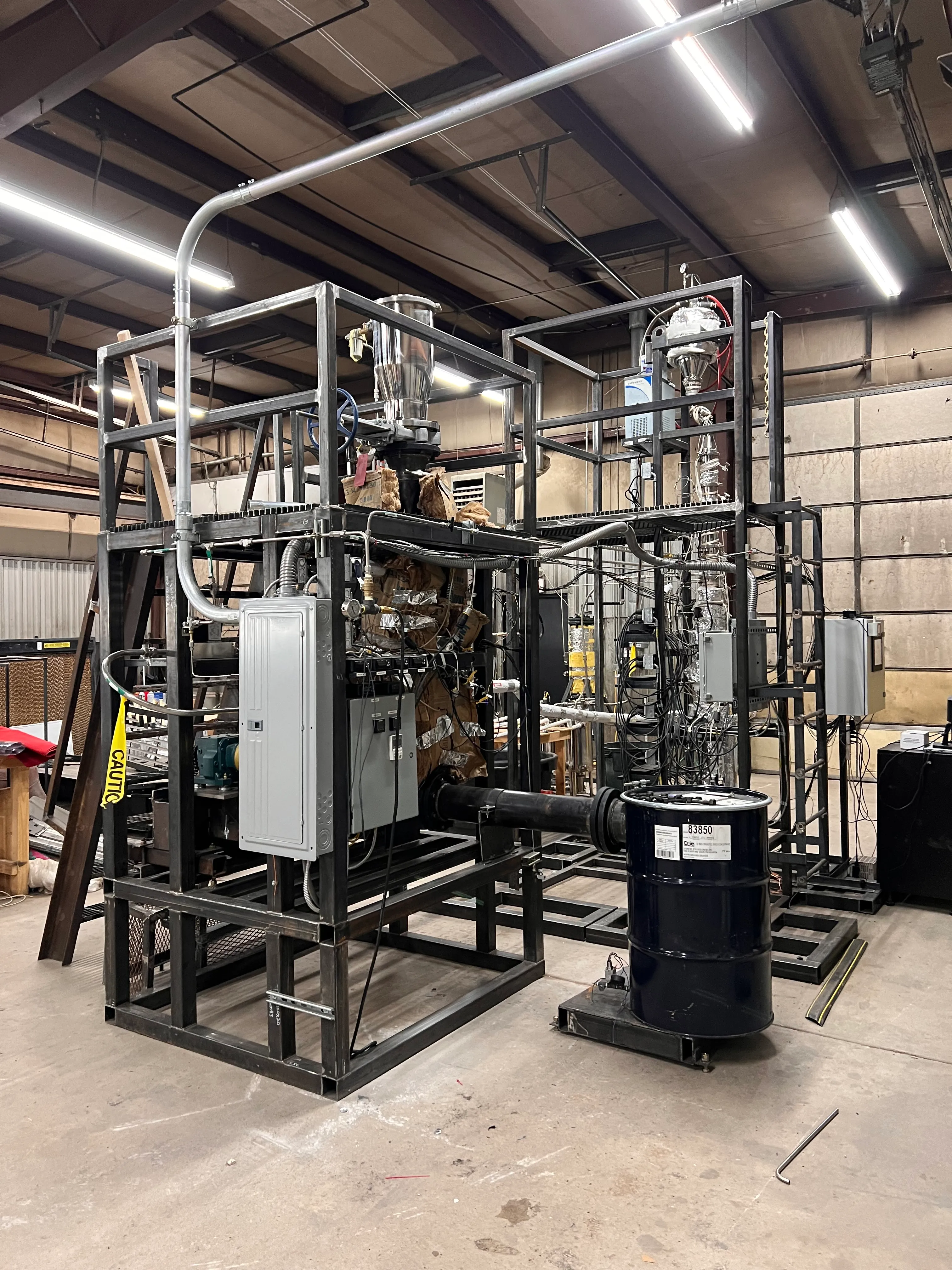 The Kerogen Systems pilot plant retort and fractionation column in Vernal, Utah